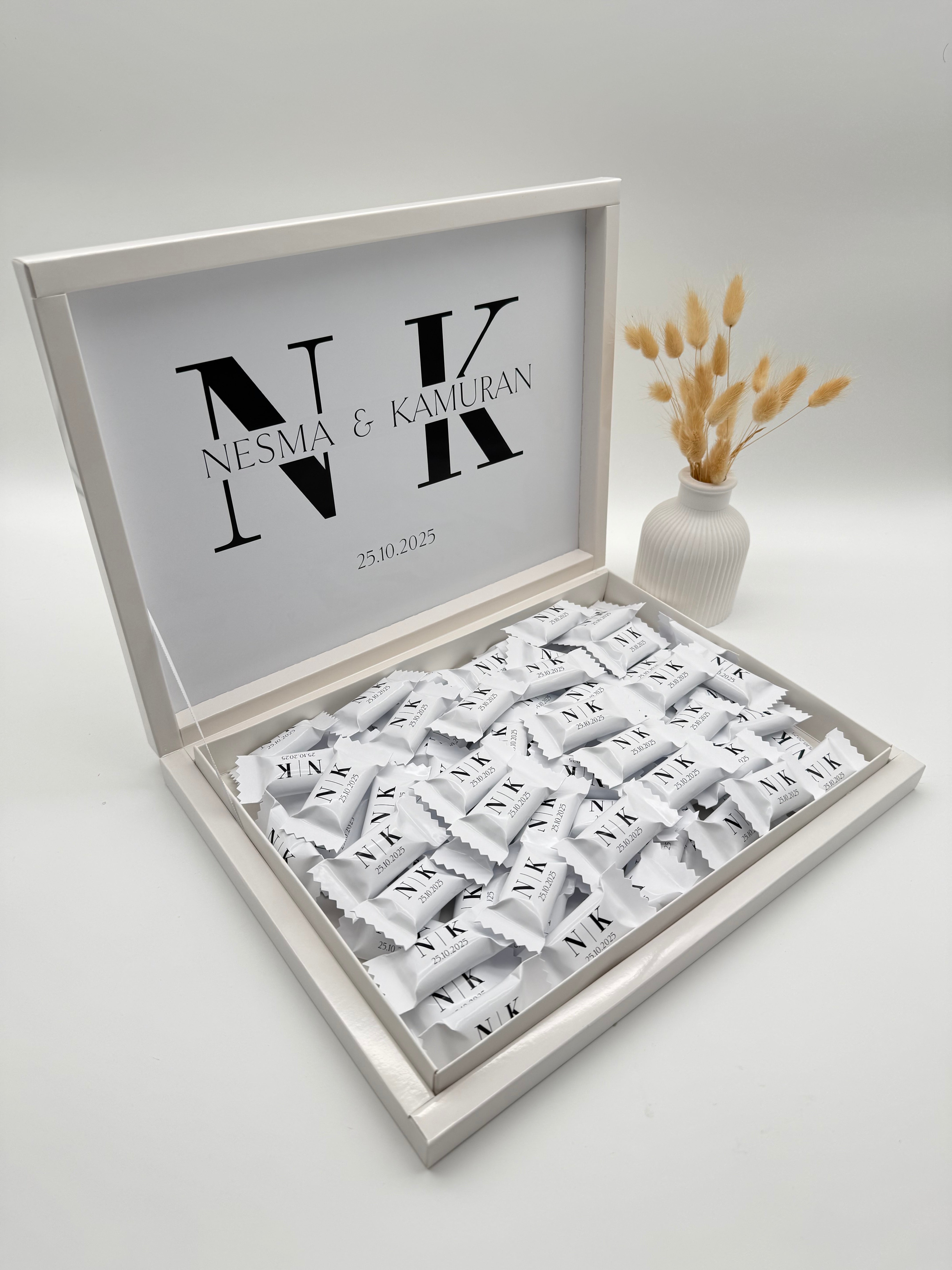 Bonbonbox Gastgeschenk personalisierte Bonbons mit Namen in Präsentationsbox