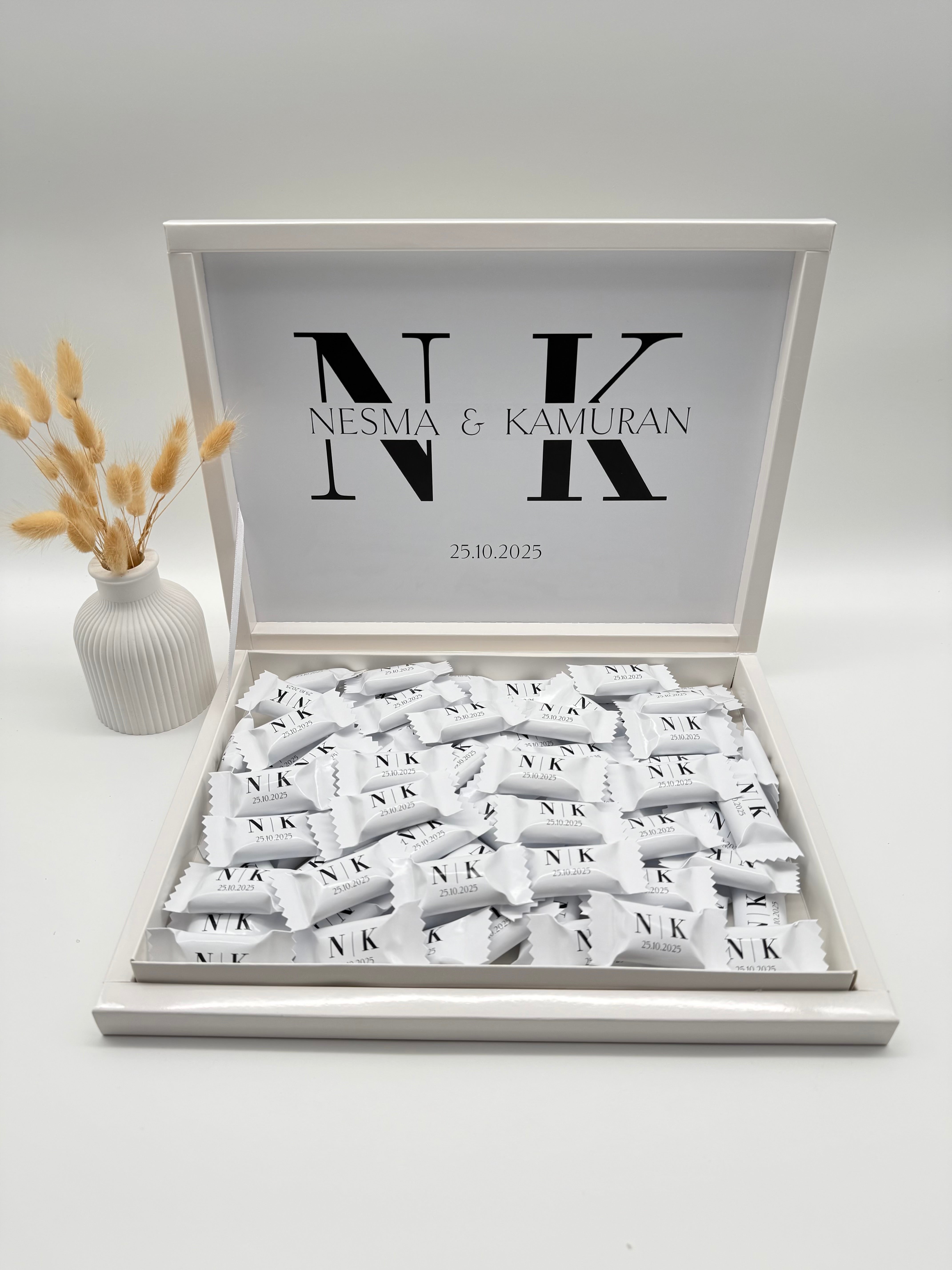 Bonbonbox Gastgeschenk personalisierte Bonbons mit Namen in Präsentationsbox