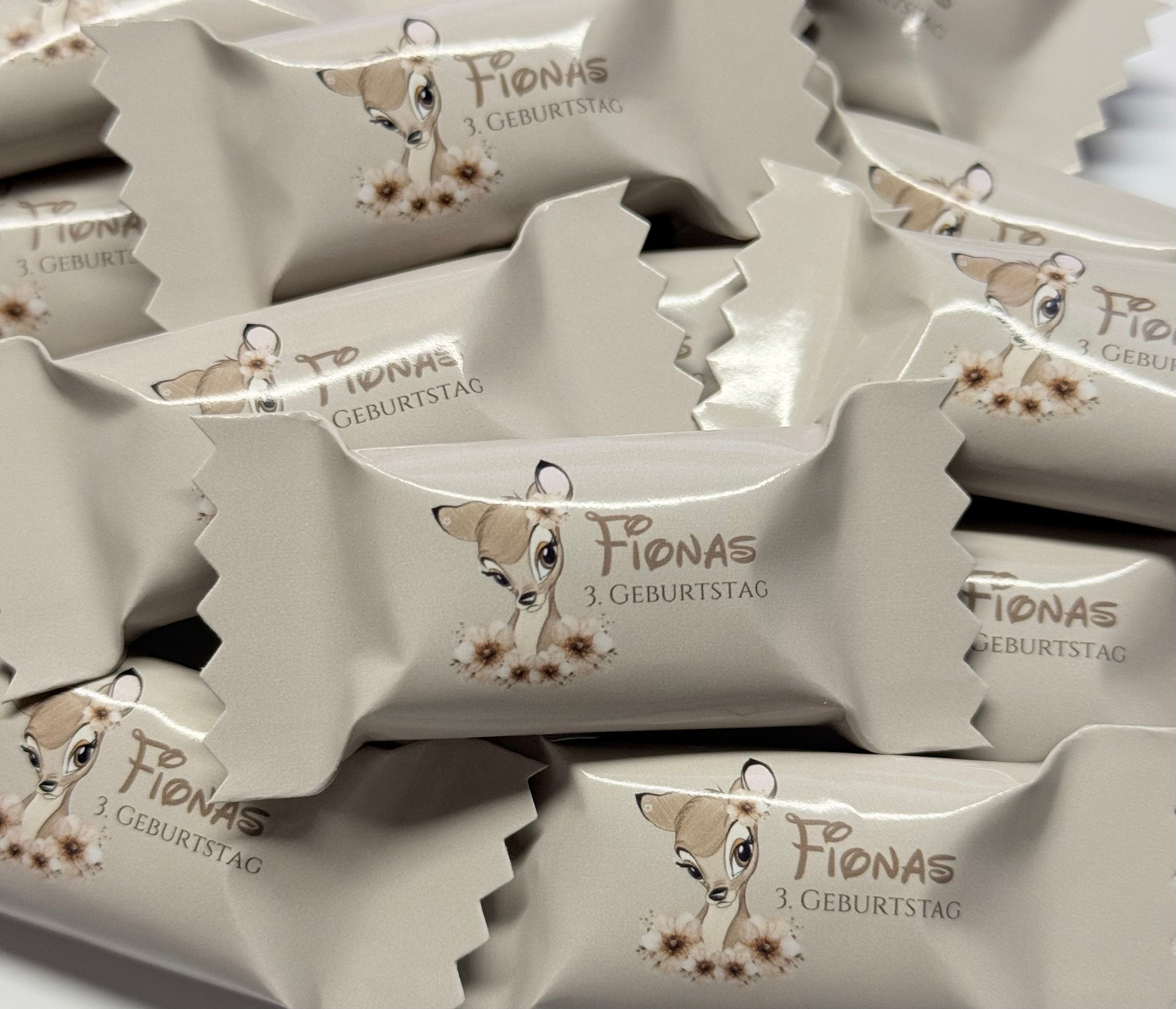 Personalisierte Bonbons mit name/ Tischdeko/ Streudeko/ gastgeschenke/ Mitgebsel/ Partydeko/ Baby/ Bambi beige/ Reh