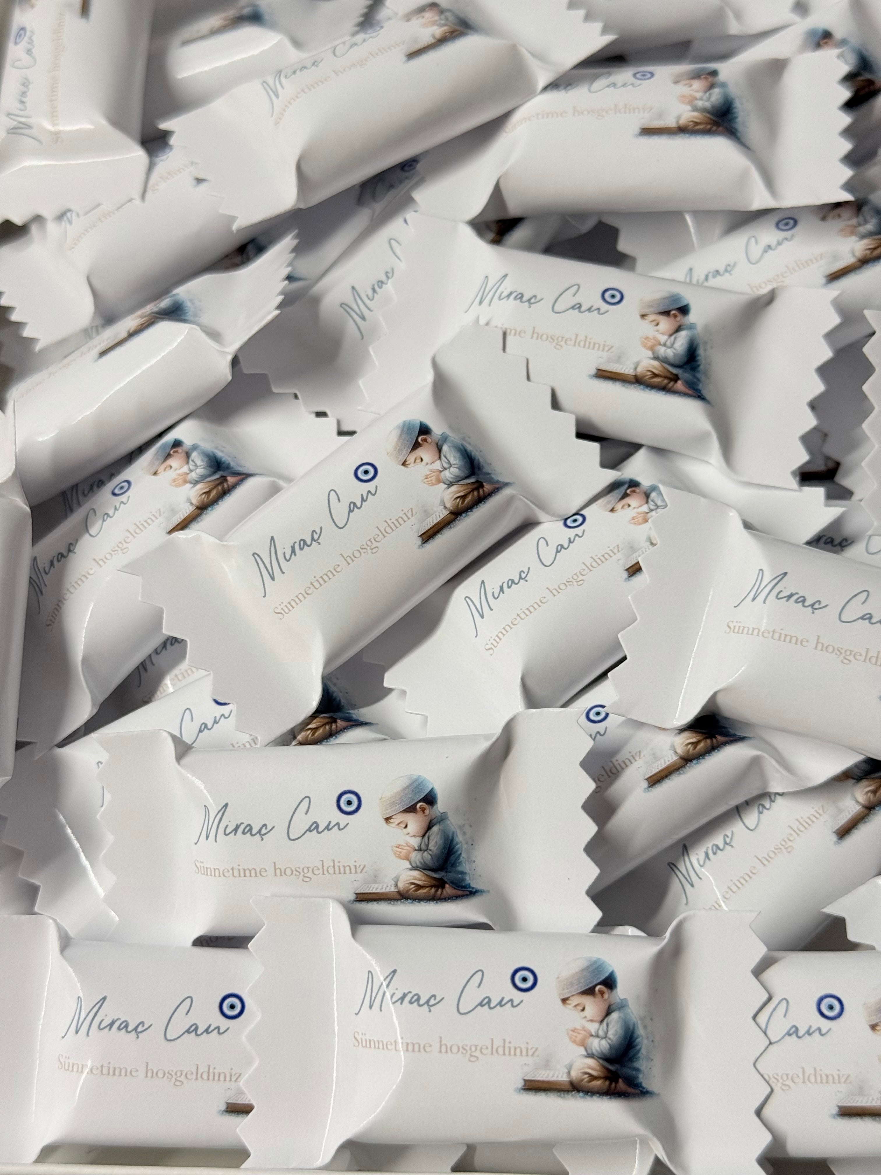 Bonbonbox Gastgeschenk personalisierte Bonbons mit Namen in Präsentationsbox Sünnet synetia Beschneidung Nazar