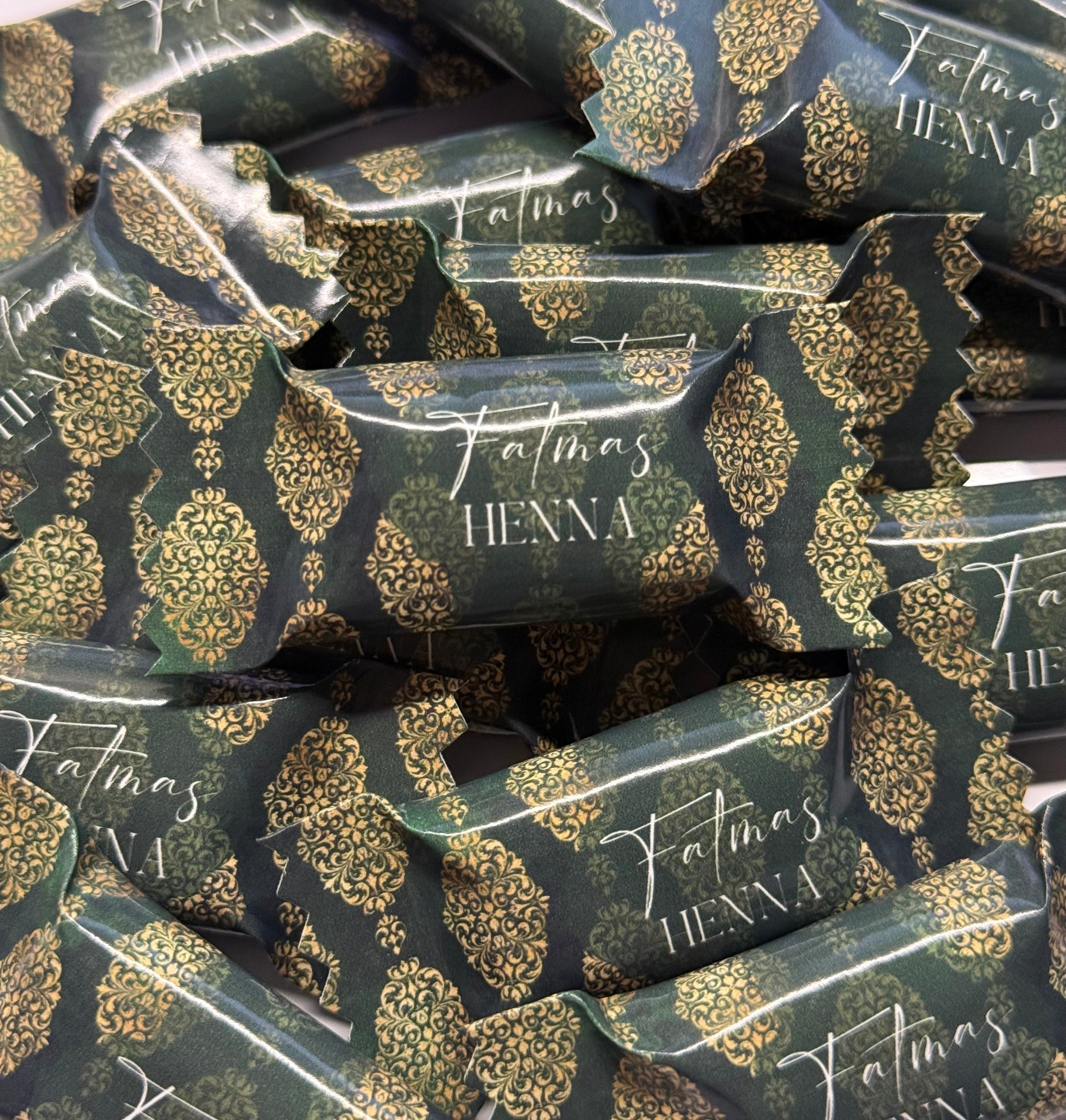 Bonbons personalisiert Streudeko Tischdeko Gastgeschenke Henna Abend Kina gecisi nisan dunkelgrün Gold
