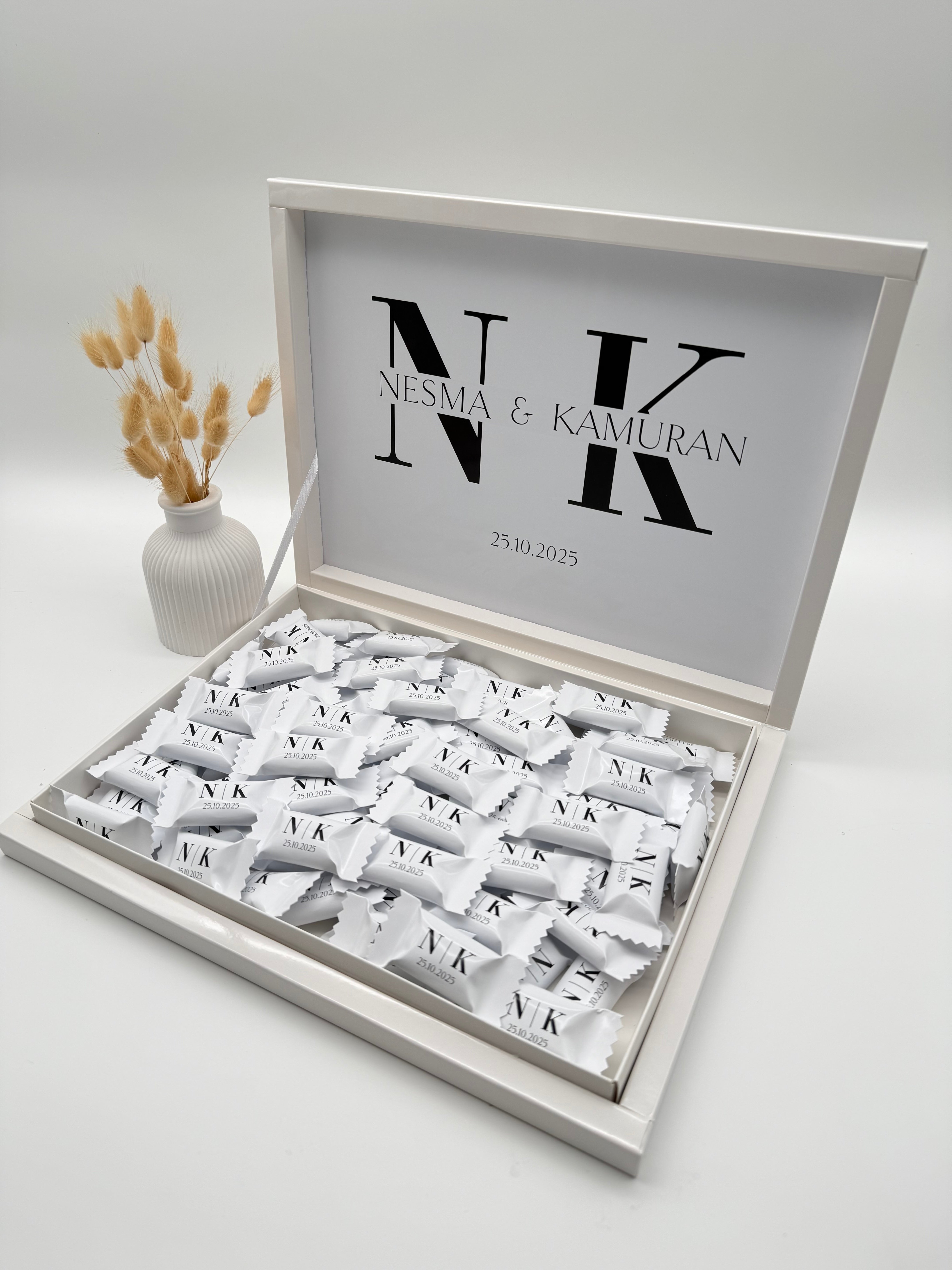 Bonbonbox Gastgeschenk personalisierte Bonbons mit Namen in Präsentationsbox