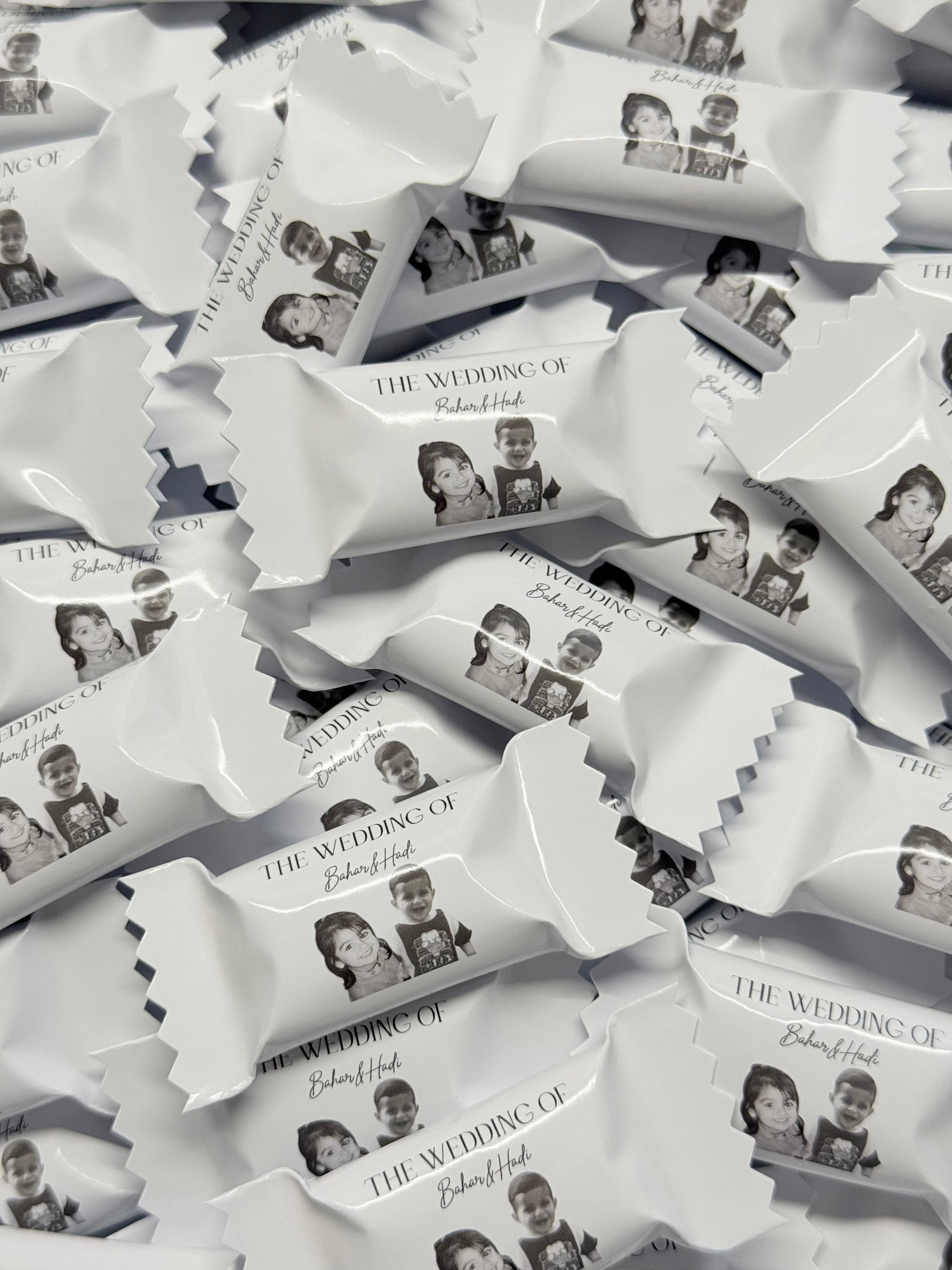 Bonbons personalisiert mit Kindheitsfoto schwarz weiß Gastgeschenk Mitgebsel Streudeko Tischdeko Hochzeit Standesamt Verlobung nisan Söz