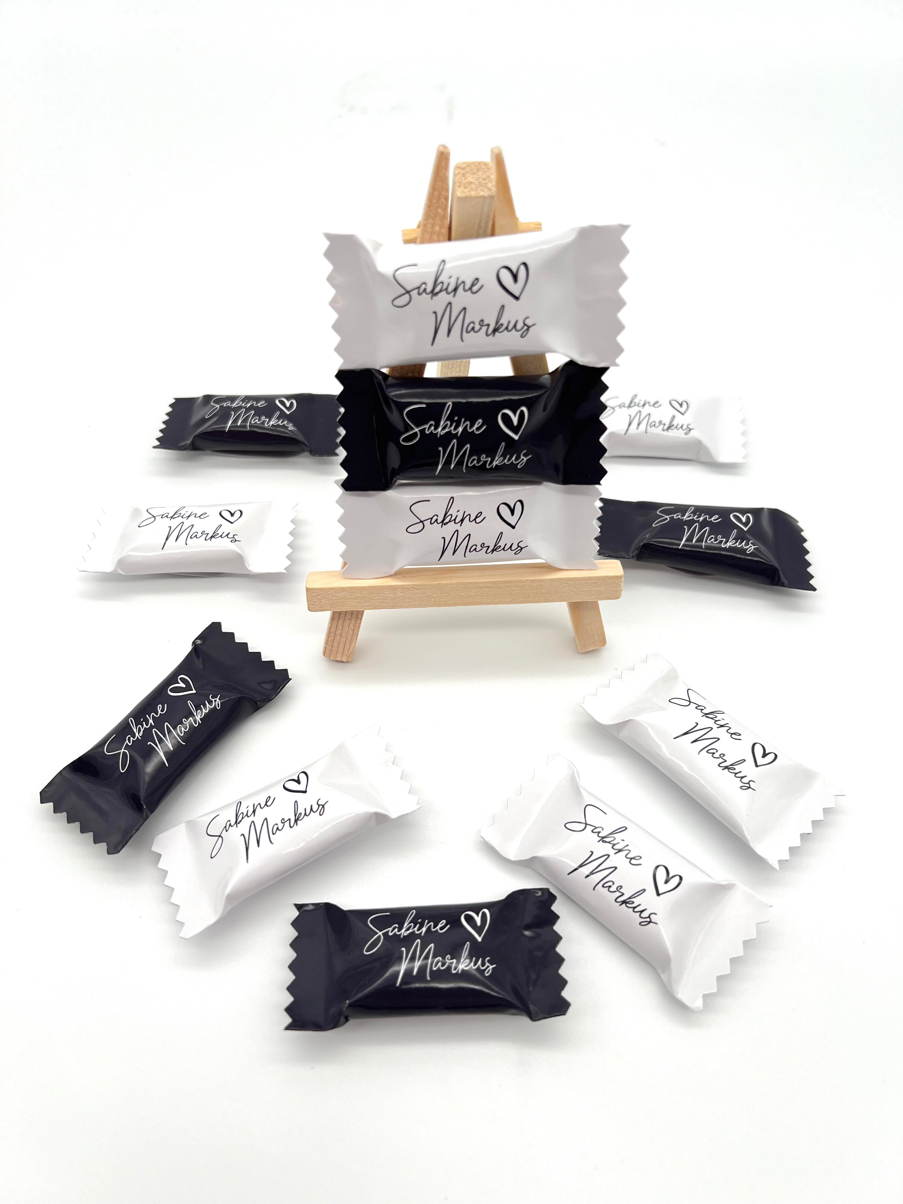 Bonbons personalisiert schwarz weiß Namen mit Herz