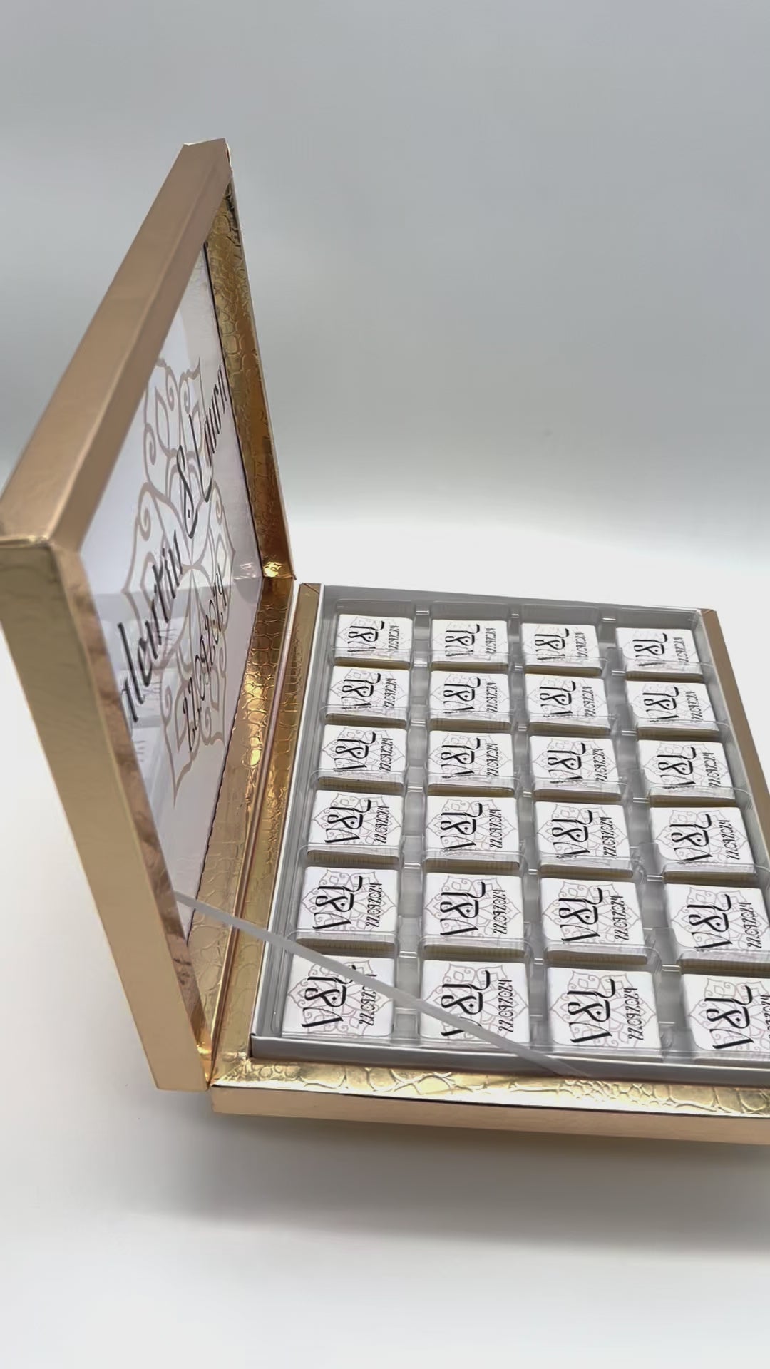 Schokobox personalisiert in Gold, Silber, Schwarz oder Hellblau für Hochzeiten,Verlobungen  Gastgeschenke Pralinenschatel  Schokolade